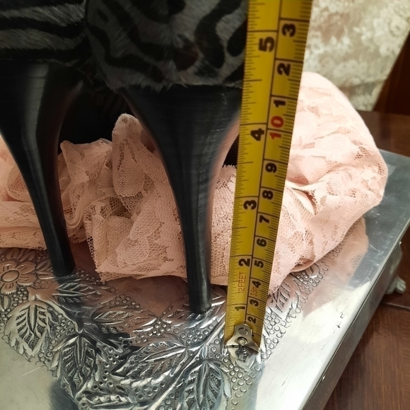 BCBGeneration Leopard Print Cowhide Stilettos 4.5" heel 3/4" Platforms❣️ - Picture 6 of 6